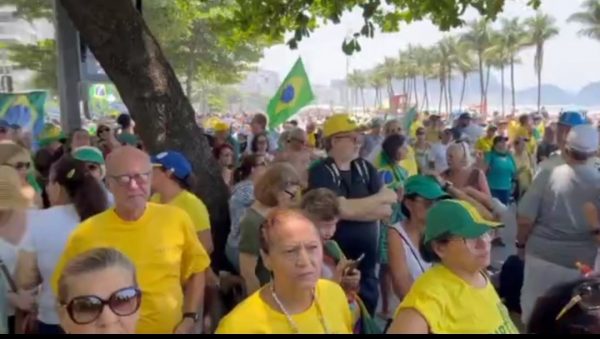 Manifestantes pediram impedimento de Lula e afastamento de ministros do STF no Rio de Janeiro 