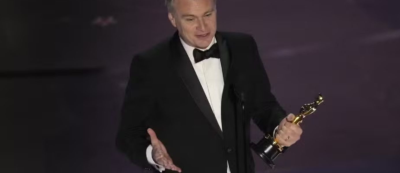 Christopher Nolan recebe prêmio de Melhor Direção no Oscar 2024 por 'Oppenheimer'